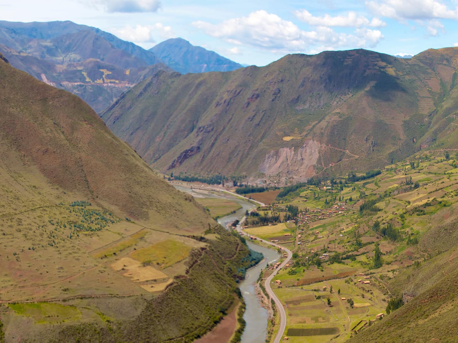 Peru_-_Cusco_Sacred_Valley_&_Incan_Ruins_153_-_steep-sided_Urubama_valley_(6997273576)